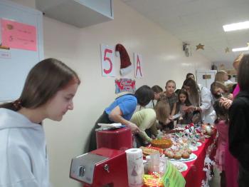 Новогодняя школьная ярмарка